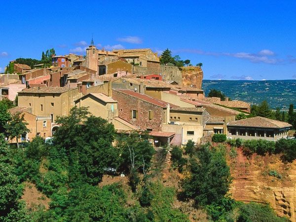 Roussillon et ses falaises d'ocre